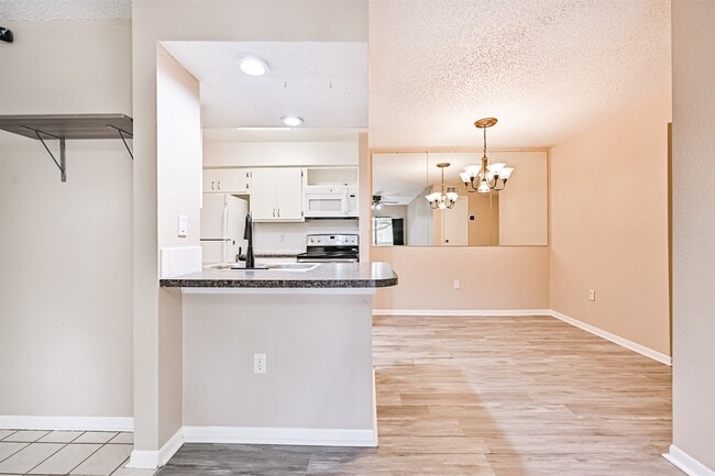 Photo - 260 El Dorado Blvd Unidad 2008