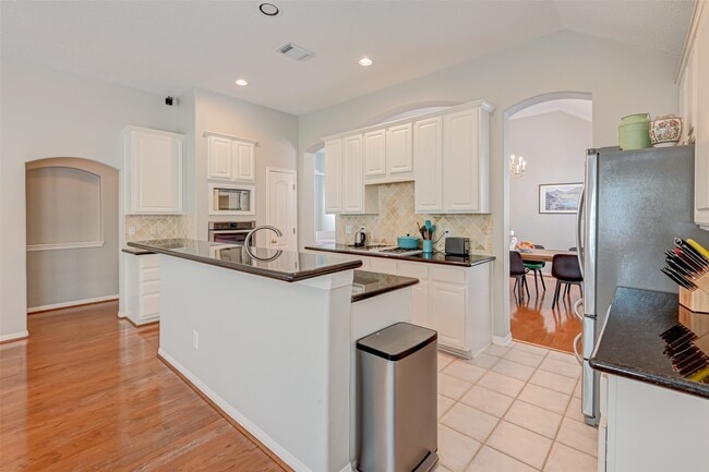 Photo - 1107 Parkhaven Ln