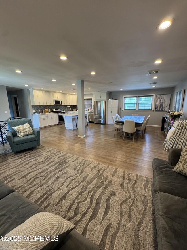 Photo - 280 Oakley Ave