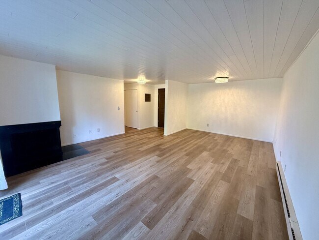 Photo - Beautiful 2-Bedroom, 2-Bath Condo in the Desirable Oakbrook Country Club Community