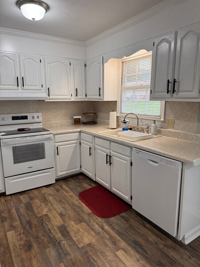 Photo - 411 Williams St