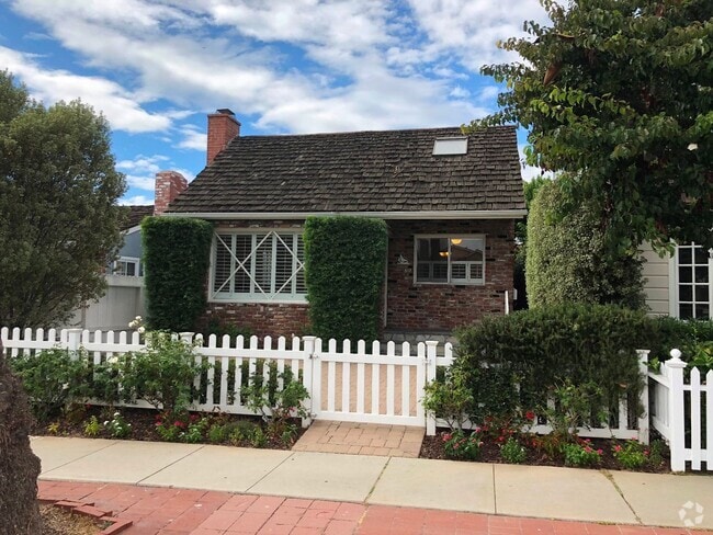Building Photo - Upstairs Unit in CDM, 6/20/25. Rental