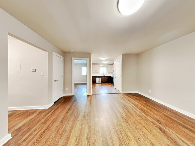 880 N Highland Ave NE