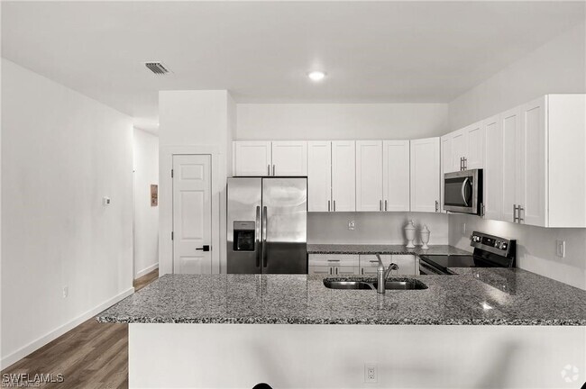 Building Photo - 716 Gordon Ave S Rental