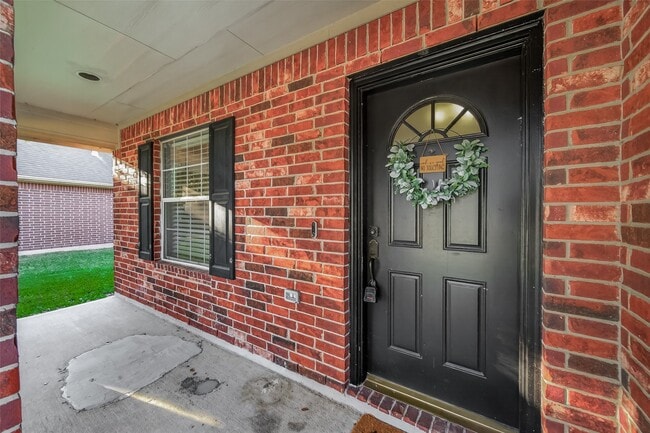 Photo - 205 Colony Lake Ln