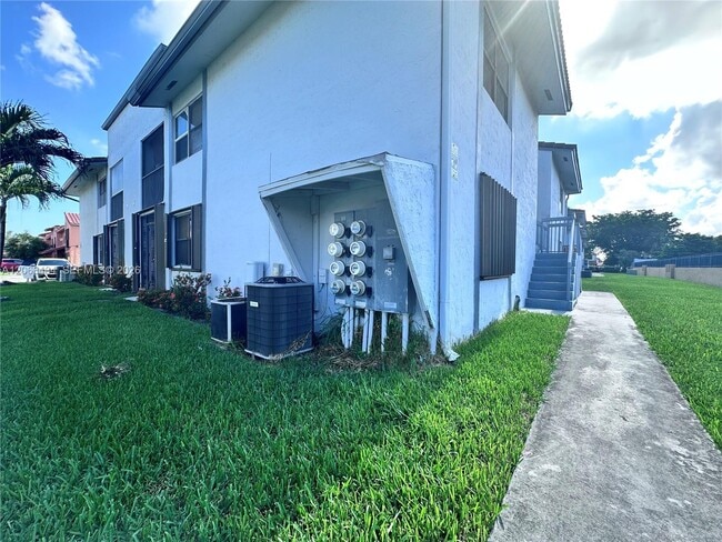 Building Photo - 2740 W 63rd Pl Unit 13-25