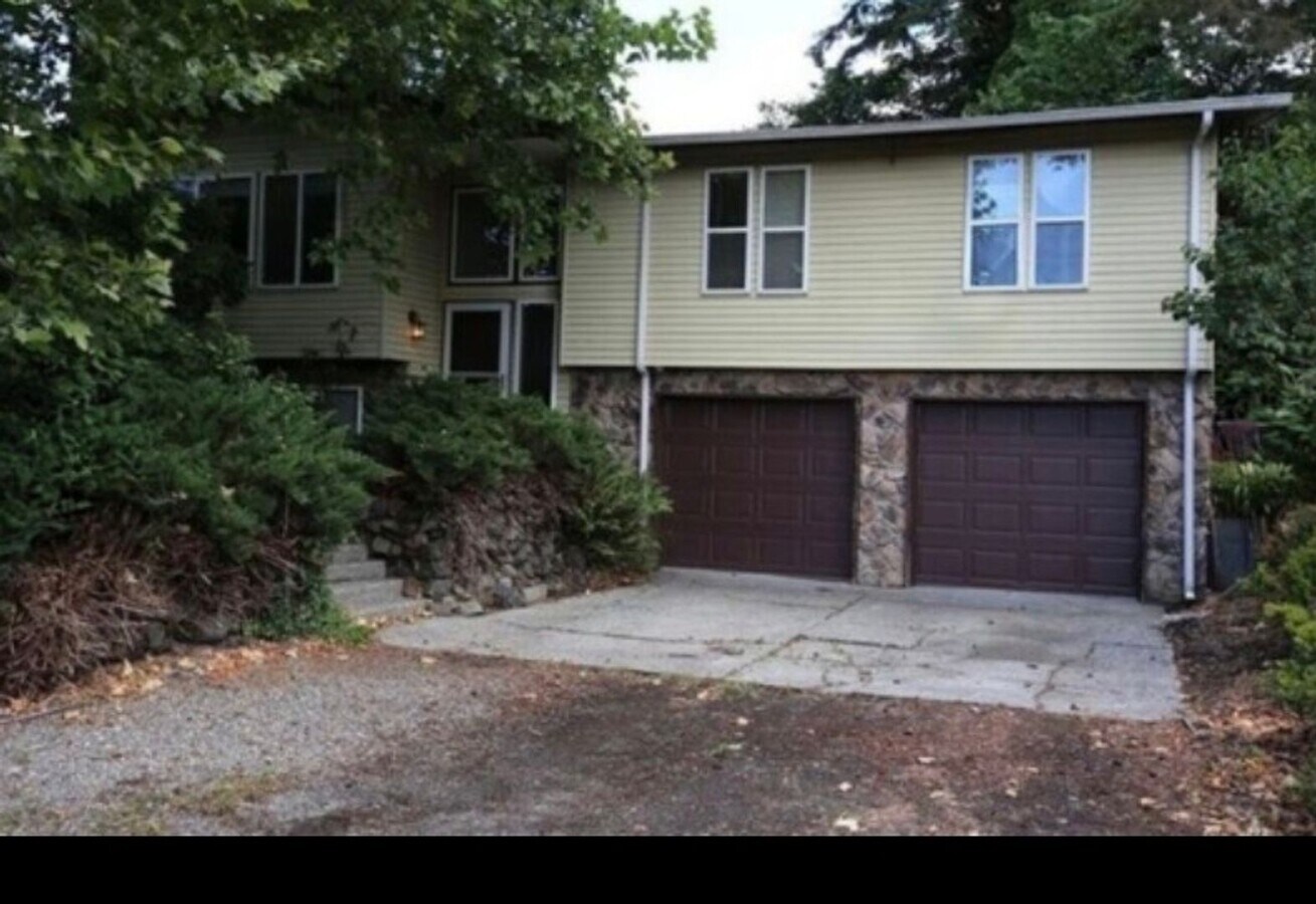 Spacious home in the heart of Puyallup! - Spacious home in the heart of Puyallup!