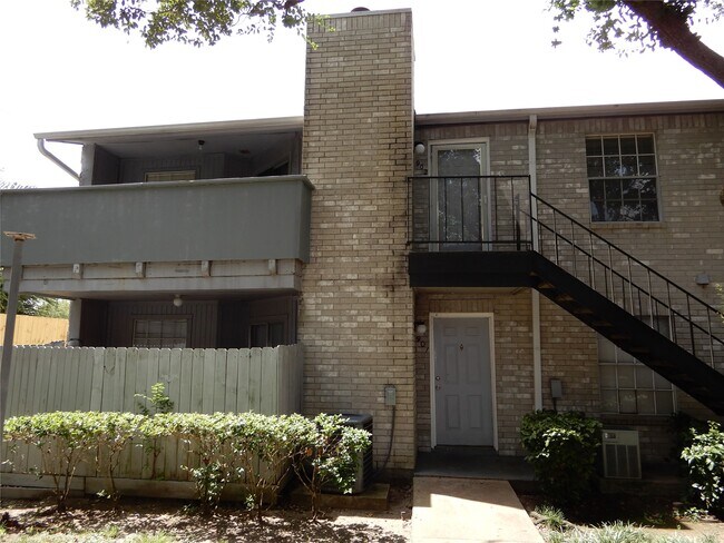 Building Photo - 9797 Leawood Blvd Unit 902