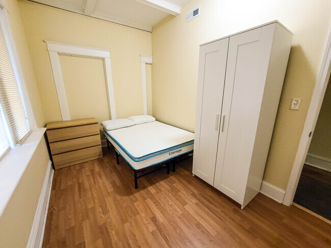 Photo - 6011 Waterman Blvd