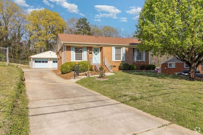 Building Photo - Move-in Ready! Rental