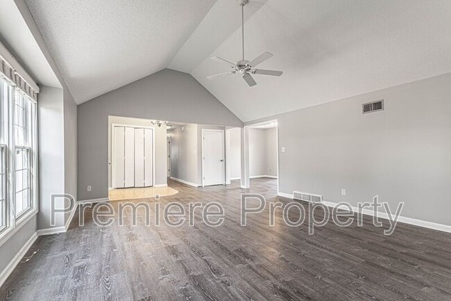 Photo - 1011 SW Lorman Dr