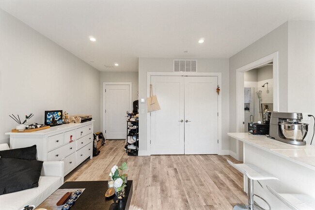 Photo - 1457 Tremont St Unidad 308