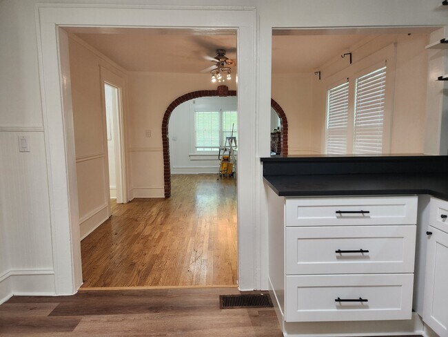 Photo - 1505 Eastland Rd SE