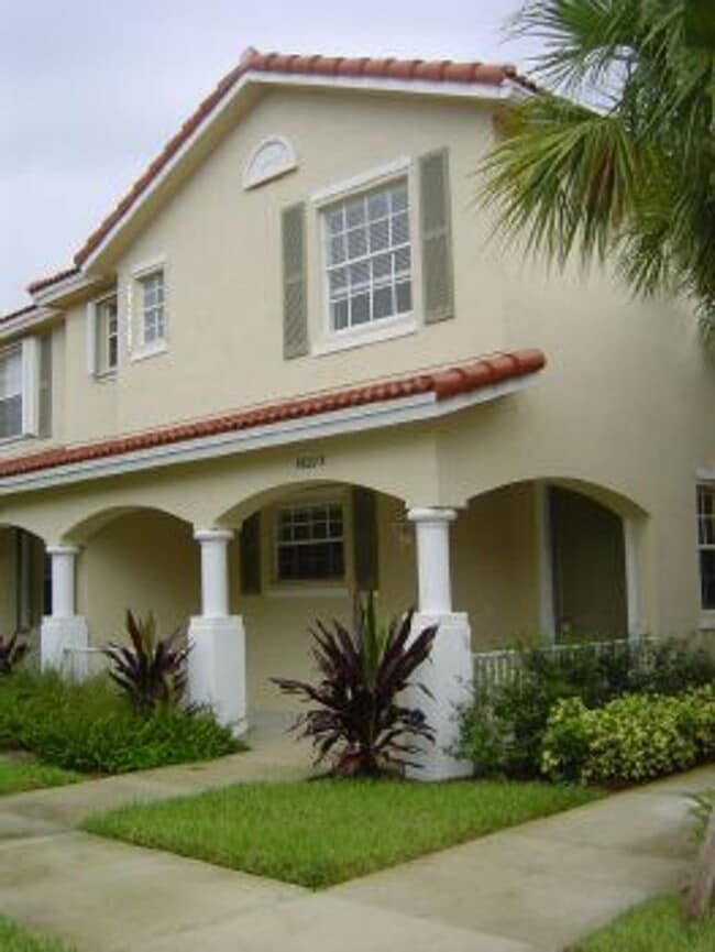 Building Photo - Centrally Located 3BR Townhome Near Everything Delray Beach Has to Offer