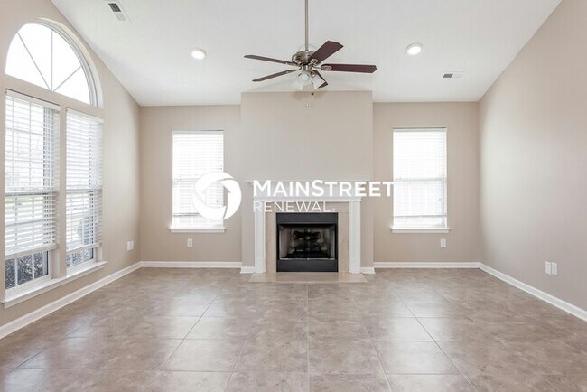 Photo - 3 Bedroom Pet-Friendly Home in Charlotte, NC with Main Street Renewal