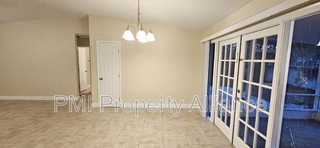 Photo - 703 Sunbury Ct