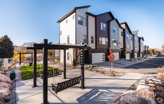 The Courtyard - Whisperwood Rental