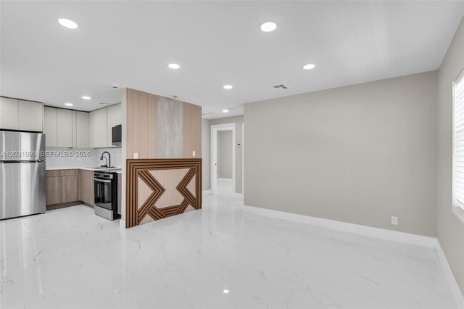 Photo - 1660 W 26th St