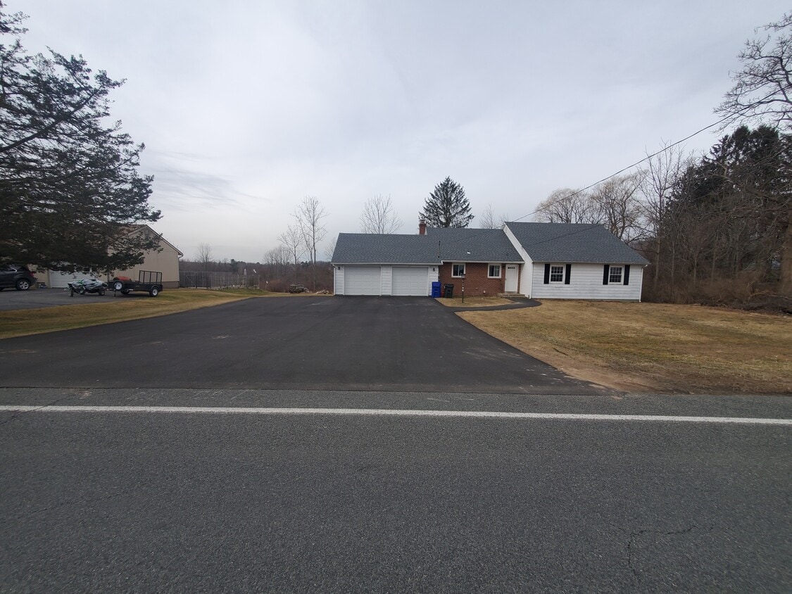 Photo - 36 N Maple St (Hadley, MA)