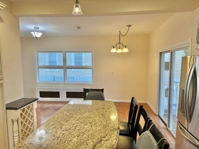 Mostradores espaciosos - 383 Dakota St Unidad 1