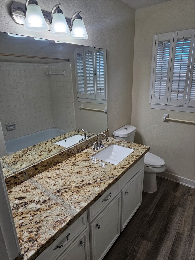 Photo - 1113 E Amherst Ln