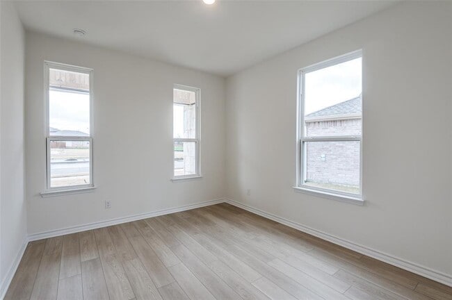 Oficina - 377 Princewood Dr