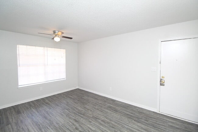 Photo - Bright and Fresh 1-Bedroom Apartment with Easy Access to UWF and West Florida Hospital Unit G4