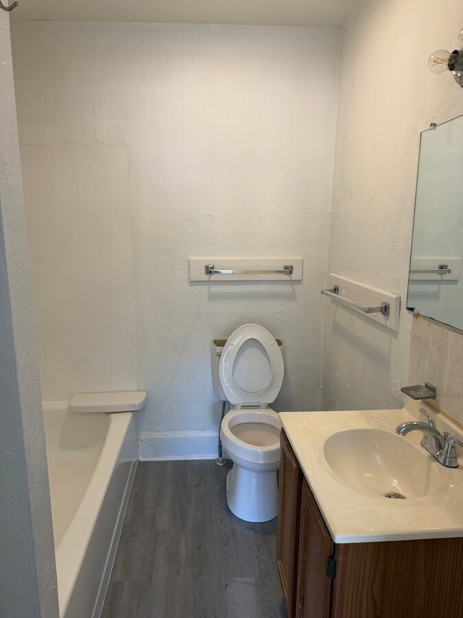 Photo - 33 N Washington St Unit Apt 4