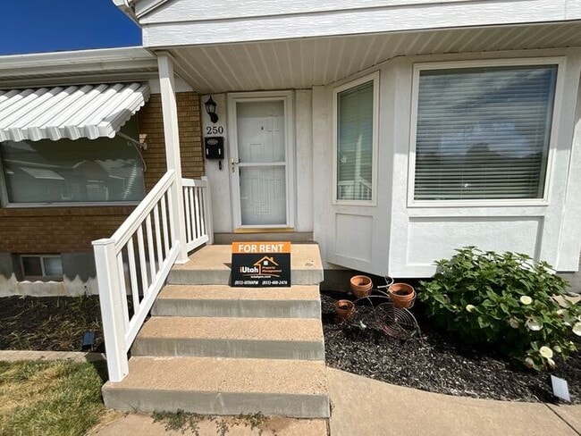 Photo - 4 Bedroom 2 Bath 2 Car Garage Home- Dog Friendly and RV parking.