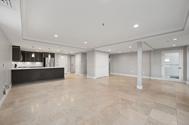 3075 Kennedy Dr Unit 403
