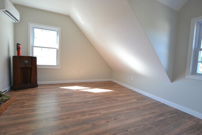 Photo - 11 Ranelegh Rd Unit 2