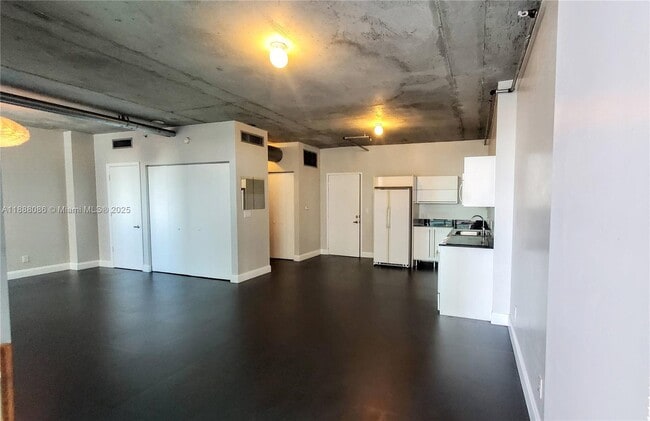Photo - 690 SW 1st Ct Unidad 1828