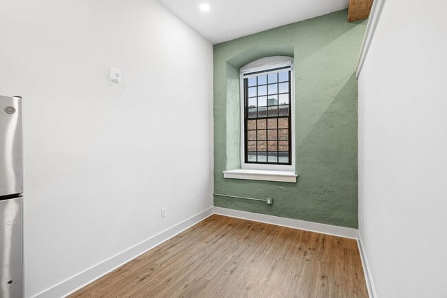 Photo - Trent Manayunk