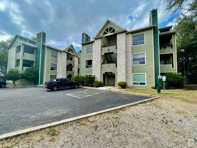 Building Photo - Centrally Located 2 Bedroom, 2 Bathroom Condo