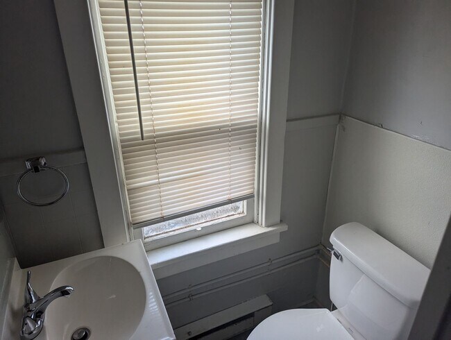 Photo - 2BR with backyard in Penbrook! Unidad Apt 2A