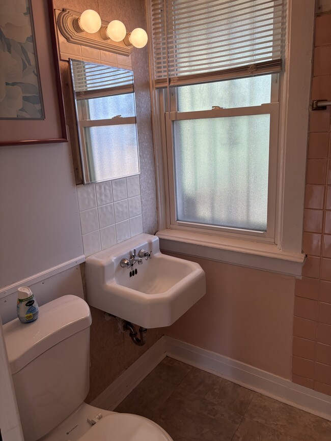 2973 S Lyman St Unit 2