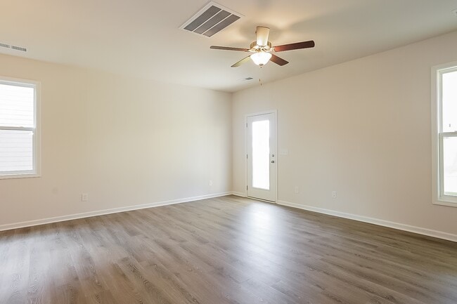 Photo - 732 Courtland Dr
