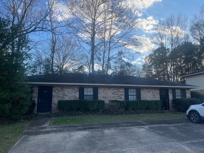 Building Photo - 1133/1135 Sybil Dr Unit 1133 Sybil Dr