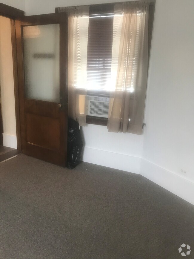 Building Photo - 16 W Busse Ave Rental