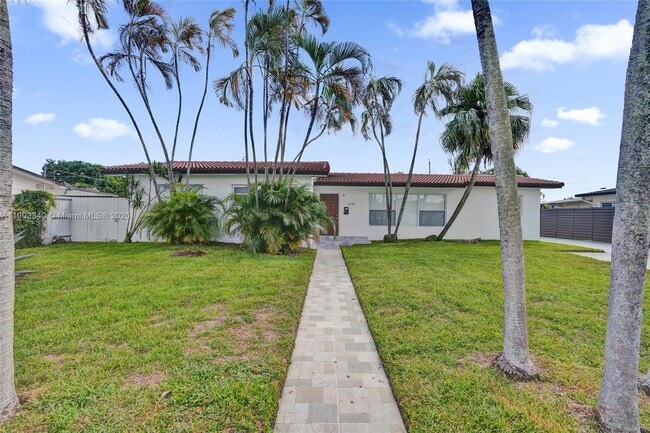 Building Photo - 5750 NW 111th St Unit EFFICIENCY