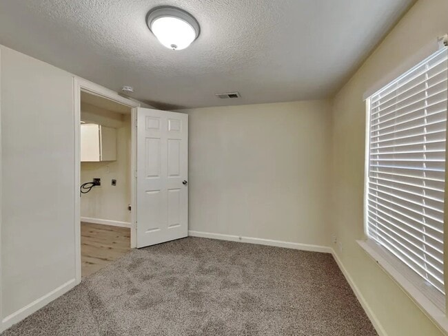 Photo - 5728 Kilpatrick Ave