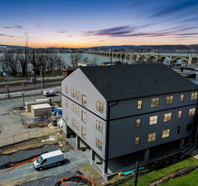 Riverview Terrace - Riverview Terrace Apartments