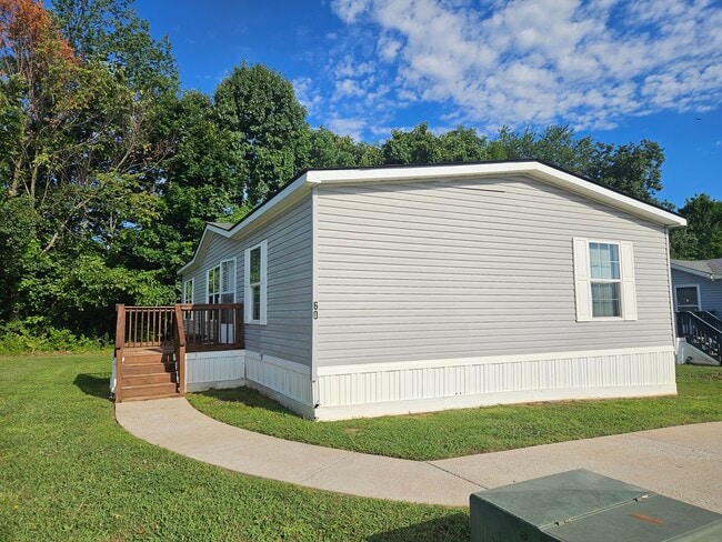 Photo - 60 Lynnwood Cir