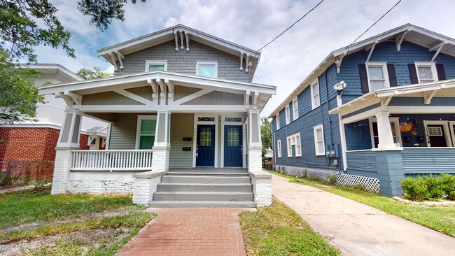 Building Photo - Completely renovated 2 bedroom duplex in h...