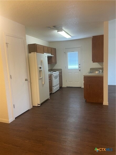 Photo - 4702 Waterproof Dr Unidad B