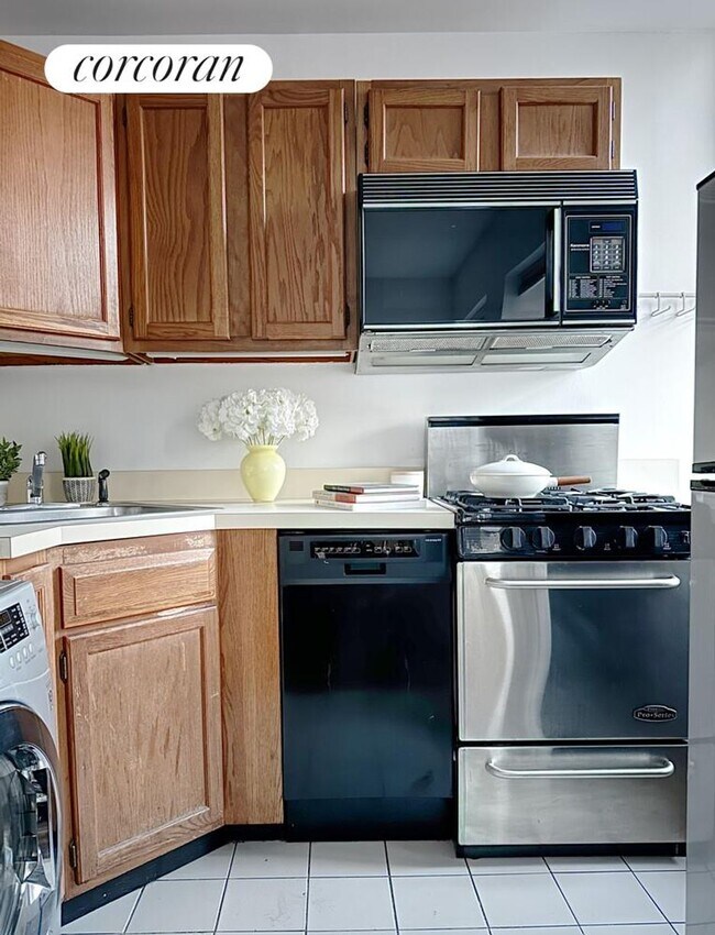 Photo - 191 Clinton St