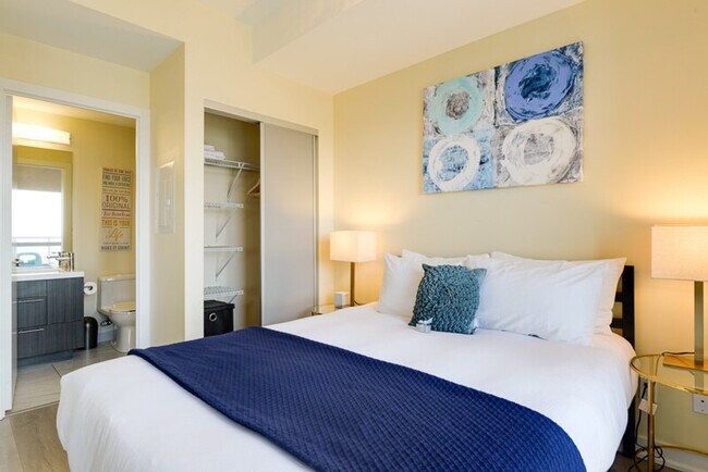 Photo - 123 Simcoe St Unit SI ID1034861P