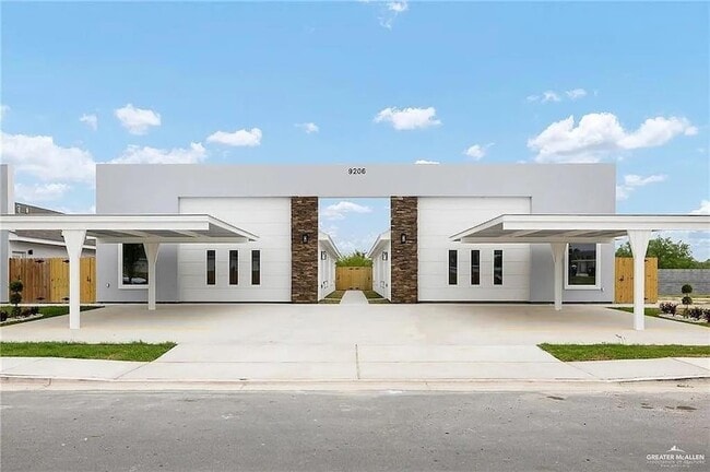 Building Photo - 9206 N 56th Ln Unit 2