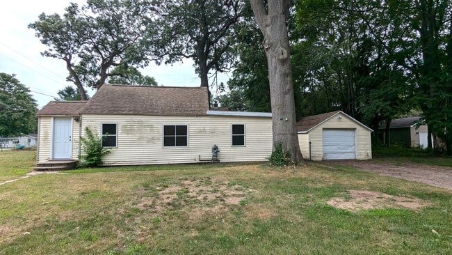 Building Photo - 2335 Vine Ave Rental