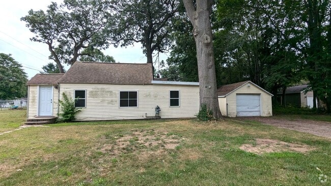 Building Photo - 2335 Vine Ave Rental